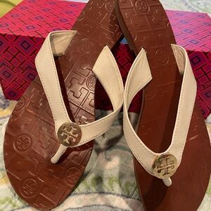 Tory Burch Thora Saffiano Bleach Thongs 8.5